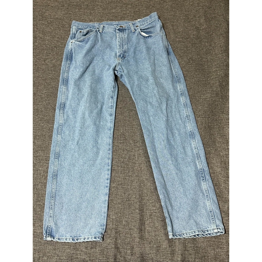 Wrangler Men's 36 X 30‎ Rugged Wear Classic Fit Jeans